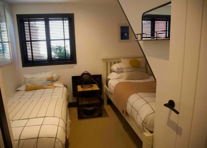 Stunning Waterfront Apartment With Spectacular Views & Parking At \'Captains Loft\'