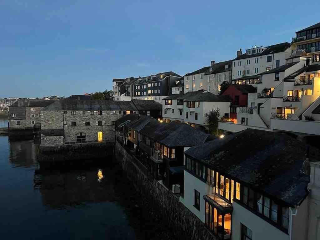 Stunning Waterfront With Spectacular Views & Parking At 'captains Loft' Holiday home