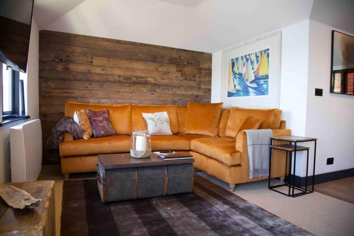 Stunning Waterfront With Spectacular Views & Parking At 'captains Loft' * Falmouth