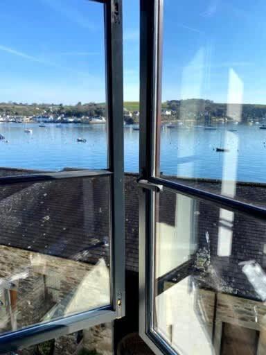 Stunning Waterfront With Spectacular Views & Parking At 'captains Loft' Falmouth