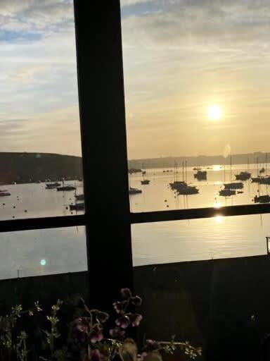 Stunning Waterfront With Spectacular Views & Parking At 'captains Loft'