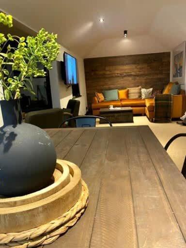 Stunning Waterfront With Spectacular Views & Parking At 'captains Loft' Holiday home