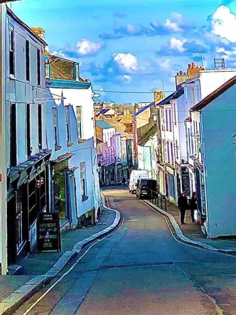 Holiday home Stunning Waterfront With Spectacular Views & Parking At 'captains Loft'
