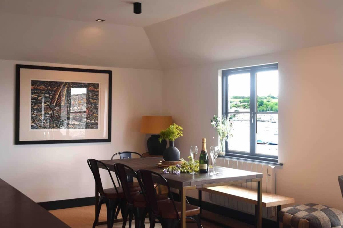 Stunning Waterfront With Spectacular Views & Parking At 'captains Loft' Holiday home