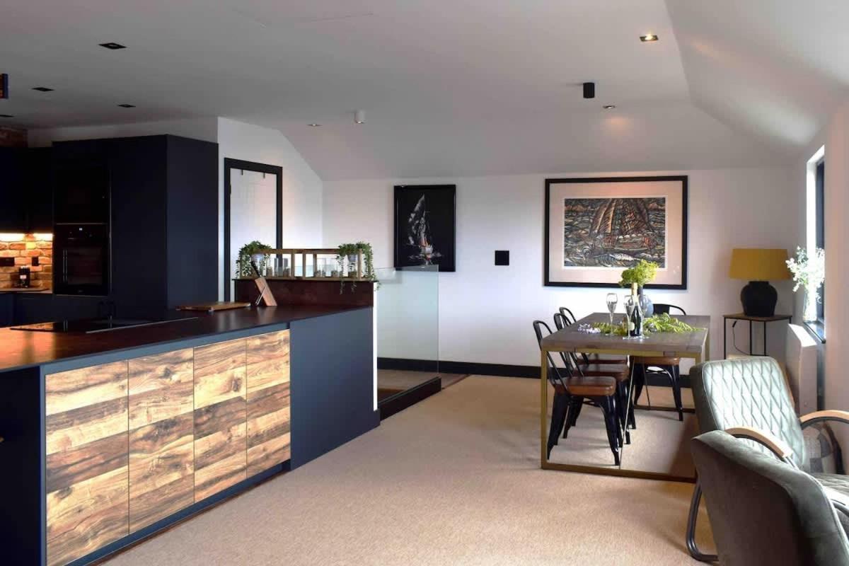 Stunning Waterfront With Spectacular Views & Parking At 'captains Loft' Casa vacanze