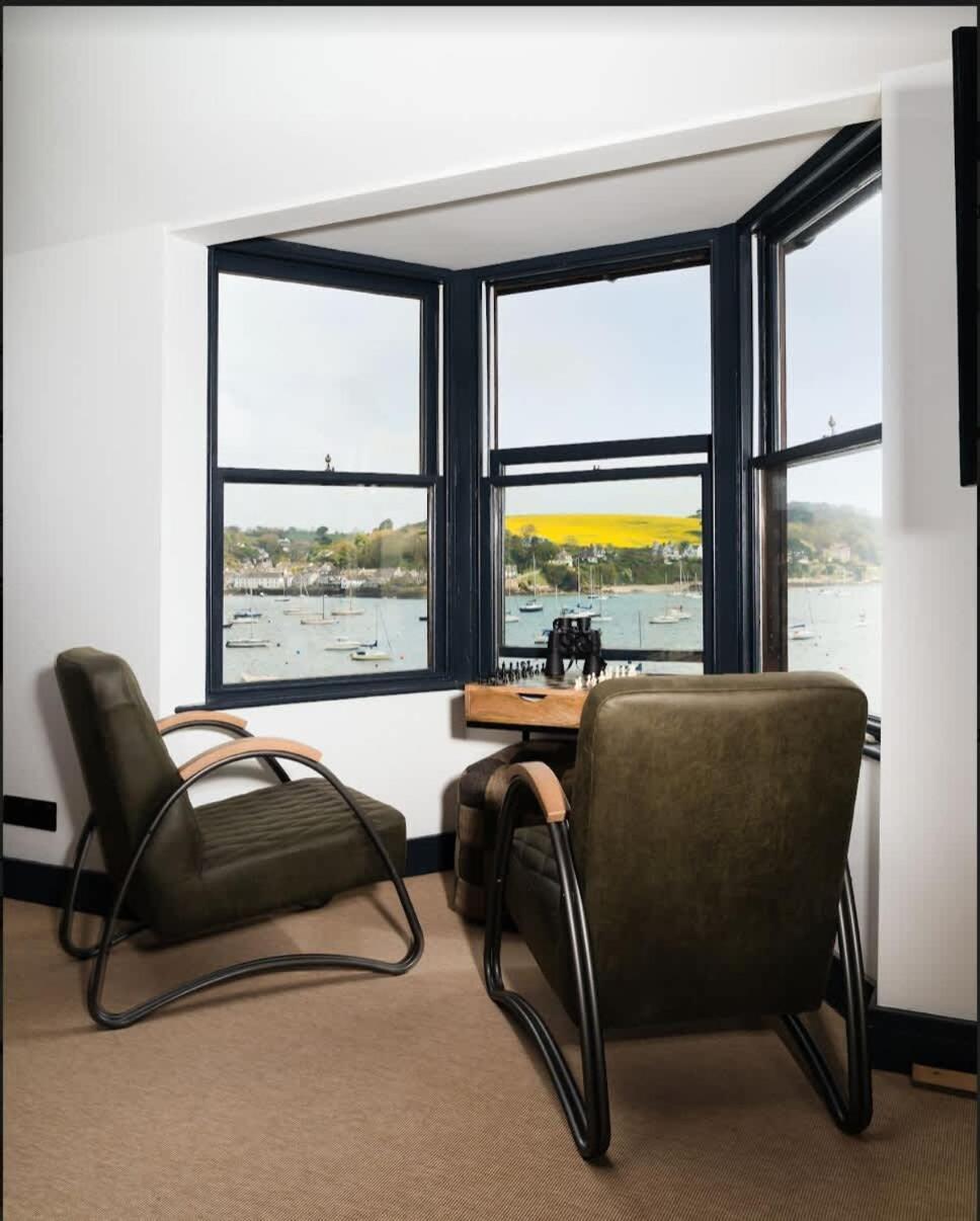 Holiday home Stunning Waterfront With Spectacular Views & Parking At 'captains Loft'