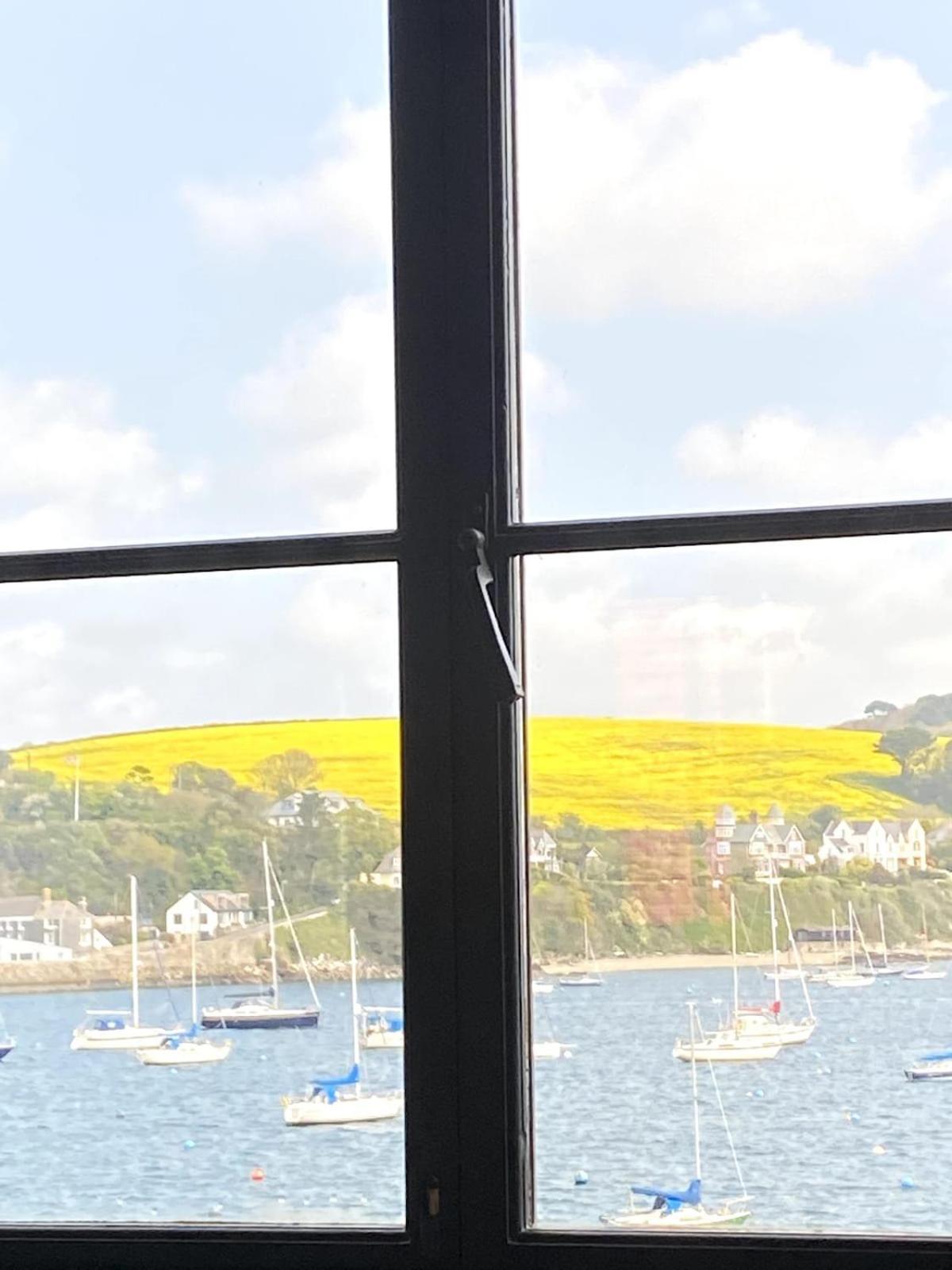 Holiday home Stunning Waterfront With Spectacular Views & Parking At 'captains Loft' Falmouth